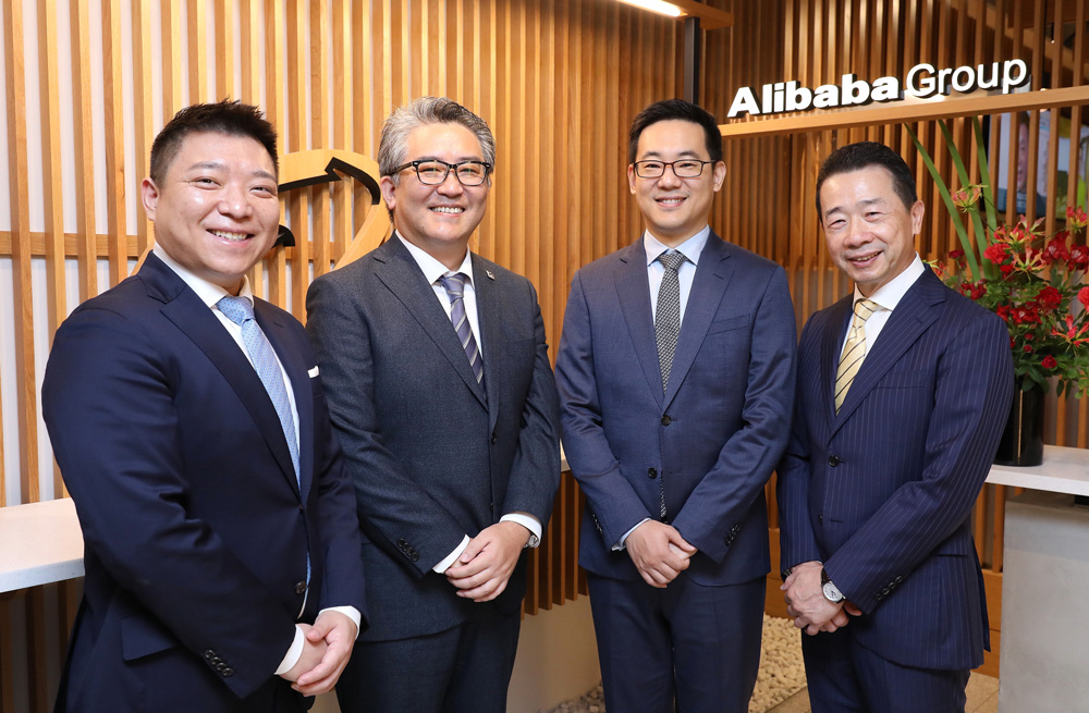 From left to right: Mr. Zhao Ge, Global Business Development General Manager of Tmall Global; Takaaki Hirotsu, HIROTSU BIO SCIENCE; Mr. Deng Rose, GLZHealth; Mr. Satoshi Okada, CEO of Alibaba Japan.
